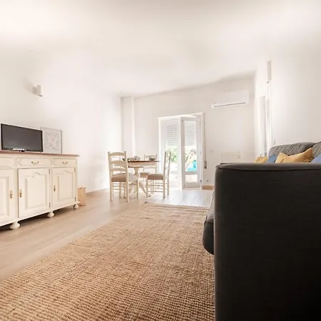 Sunny Days Apartment